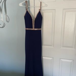 Beautiful prom dress that fits like a glove. Stretchy, super flattering!